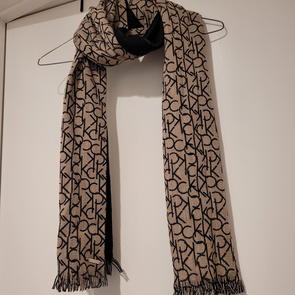 Calvin Klein Logo Scraf Wrap (Unisex)
